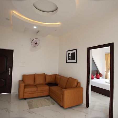 Hotel Emirates Residency Pudunagaram Esterno foto