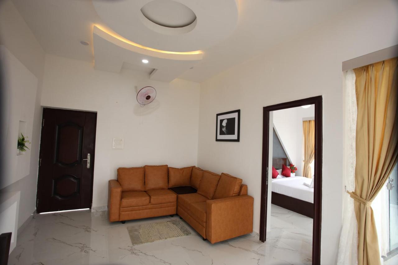 Hotel Emirates Residency Pudunagaram Esterno foto