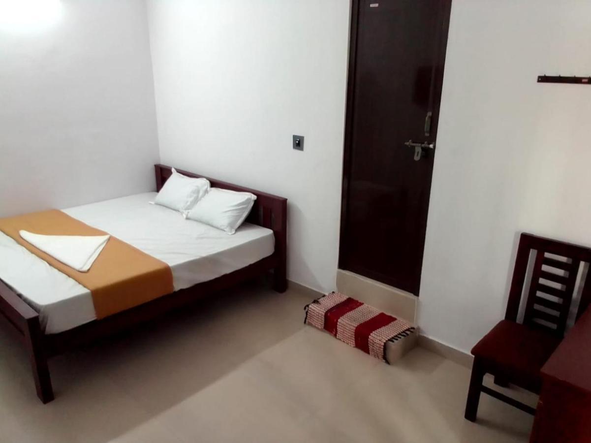 Hotel Emirates Residency Pudunagaram Esterno foto